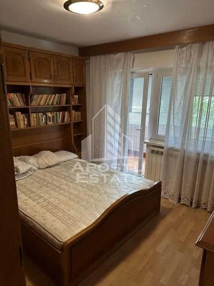 Apartament cu 3 camere decomandat în Girocului