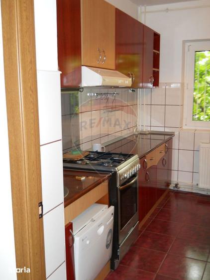 Apartament cu 4 camere decomandat în Târgu Cucu