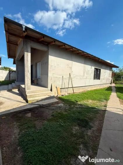 Casă cu 4 camere cu Teren 800 Mp în Central