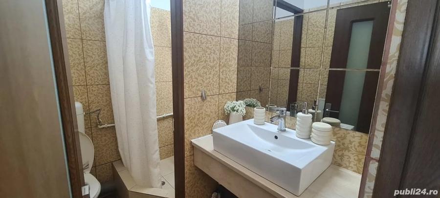 Garsonieră decomandată în Trocadero