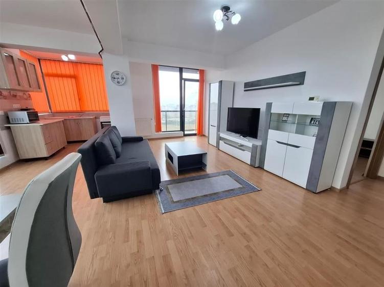 Apartament cu 3 camere semidecomandat, mobilat în Șelimbăr