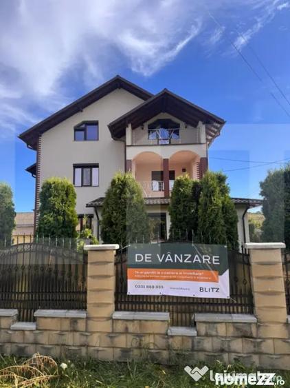 Casă cu 10 camere cu Teren 774 Mp în Central