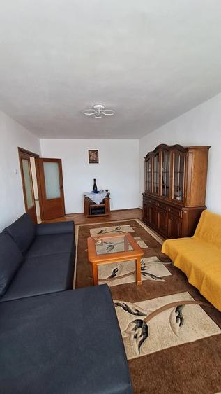 Apartament cu 3 camere decomandat în Capitol