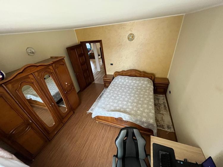 Casă cu 4 camere în Cotu Vameș