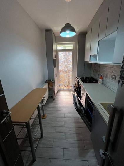 Apartament cu 3 camere decomandat, mobilat în Berceni