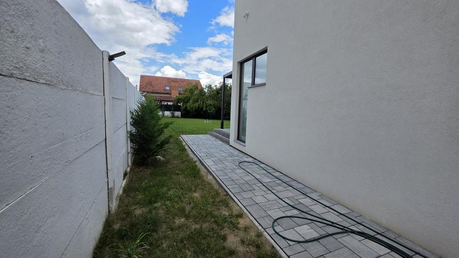 Duplex cu 4 camere cu Canalizare în Dumbrăvița