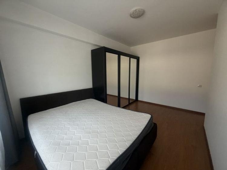 Apartament cu 3 camere semidecomandat, mobilat în Sisești