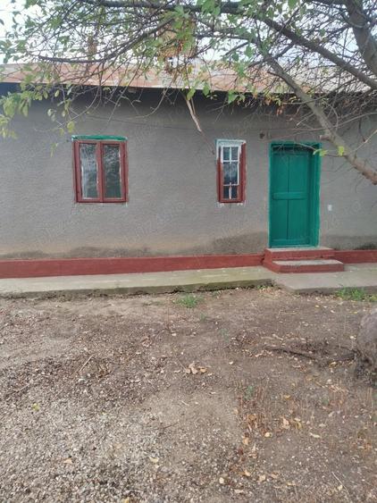 Casă cu 3 camere cu Teren 1400 Mp în Vâlcele