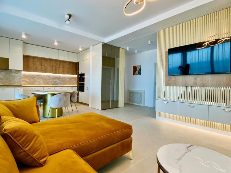 Apartament cu 2 camere semidecomandat, mobilat în Central