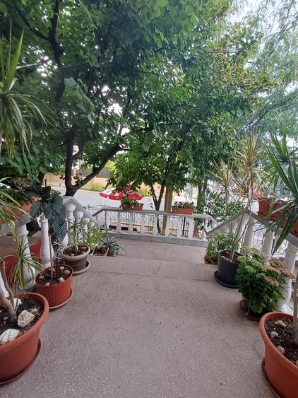 Casă cu 5 camere cu Canalizare în Central