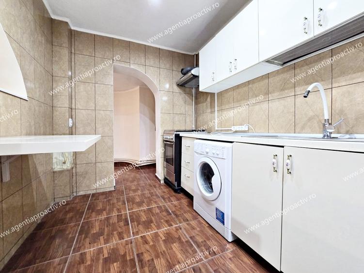 Apartament cu 3 camere decomandat în Micro 17