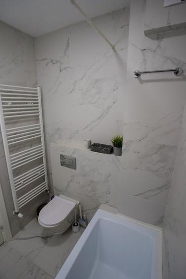 Apartament cu 2 camere semidecomandat, mobilat în Central