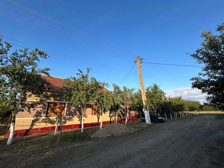 Casă cu 2 camere cu Teren 2880 Mp în Țipar