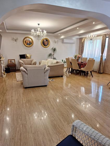 Casă cu 4 camere cu Garaj în Agigea