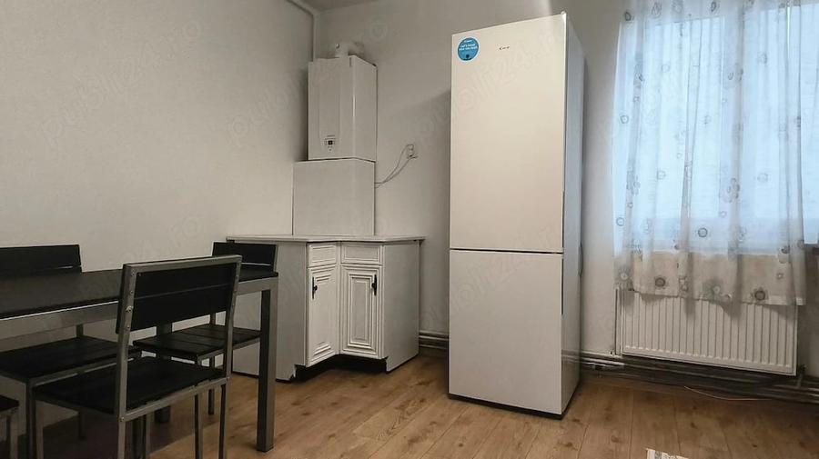 Apartament cu 4 camere decomandat în Central