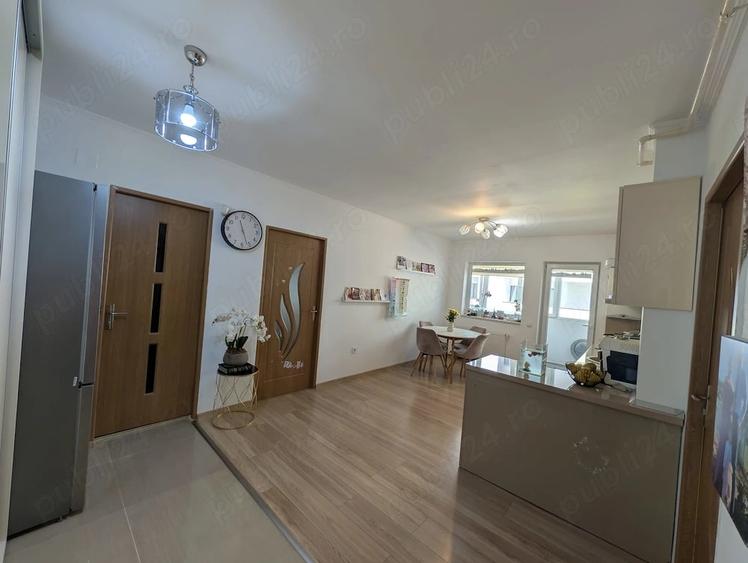 Apartament decomandat, etajul 1, balcon, zona Eroilor - 3