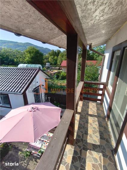 Casă cu 5 camere decomandat cu Teren 1350 Mp în Vintilă Vodă