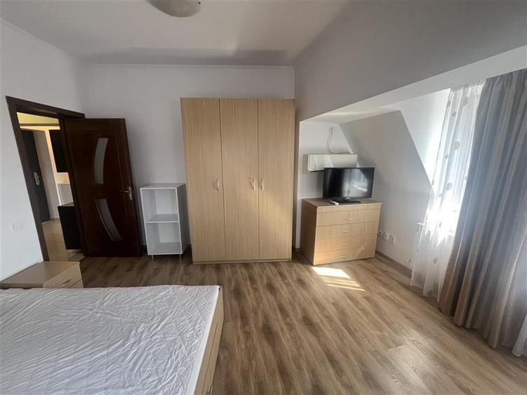 Apartament cu 4 camere decomandat, mobilat în Fundeni