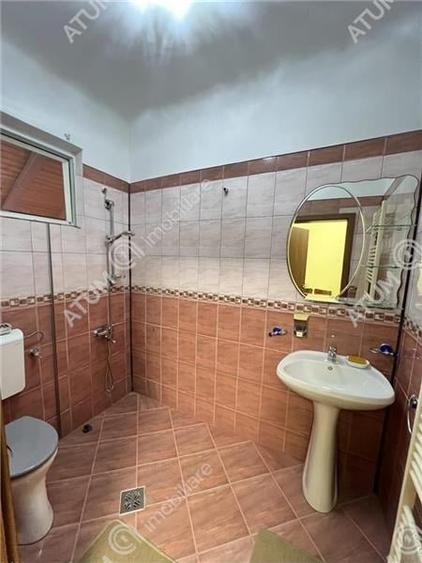Casă individuală cu 4 camere cu Canalizare în Gușterița