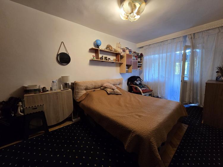 Apartament cu 3 camere semidecomandat în Dacia