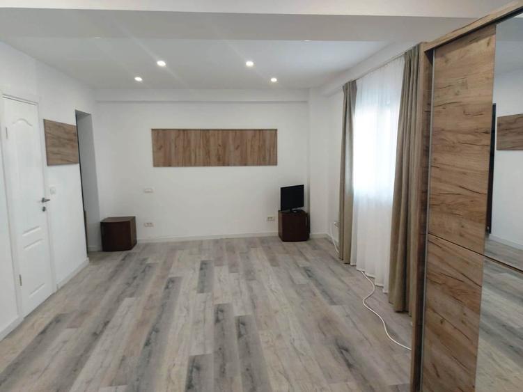 Crangasi - 3  minute Metrou - Garsoniera  suprafta 45 mp - Bloc Nou + piscina - 12
