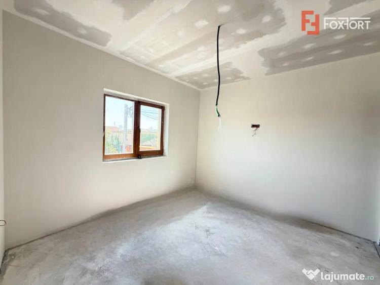 Casă cu 5 camere cu Teren 348 Mp în Săcălaz