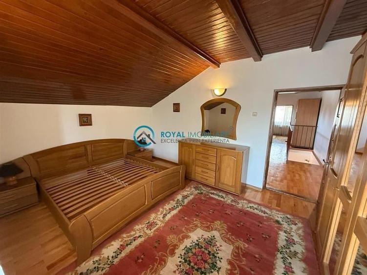 Casă individuală cu 7 camere cu Canalizare în Cioceanu