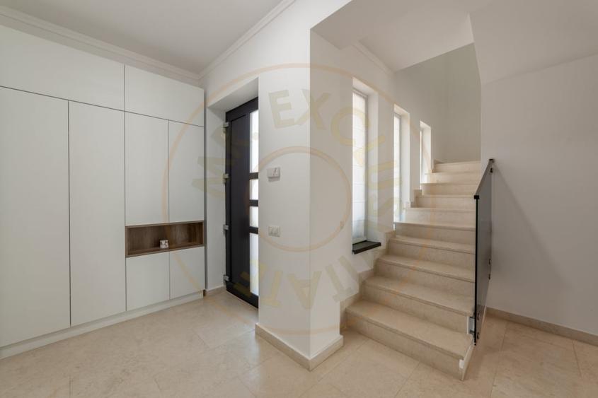 Casă individuală cu 5 camere cu Garaj în Ștefănești