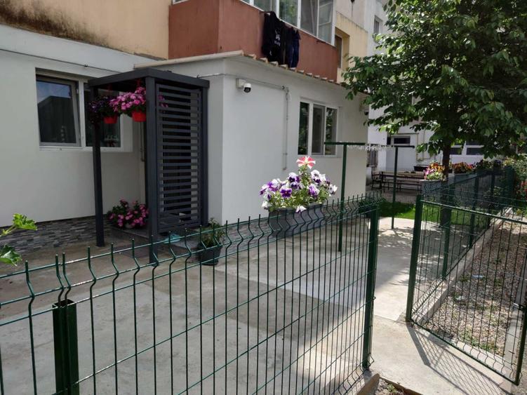 Apartament cu 3 camere semidecomandat în Exterior Vest