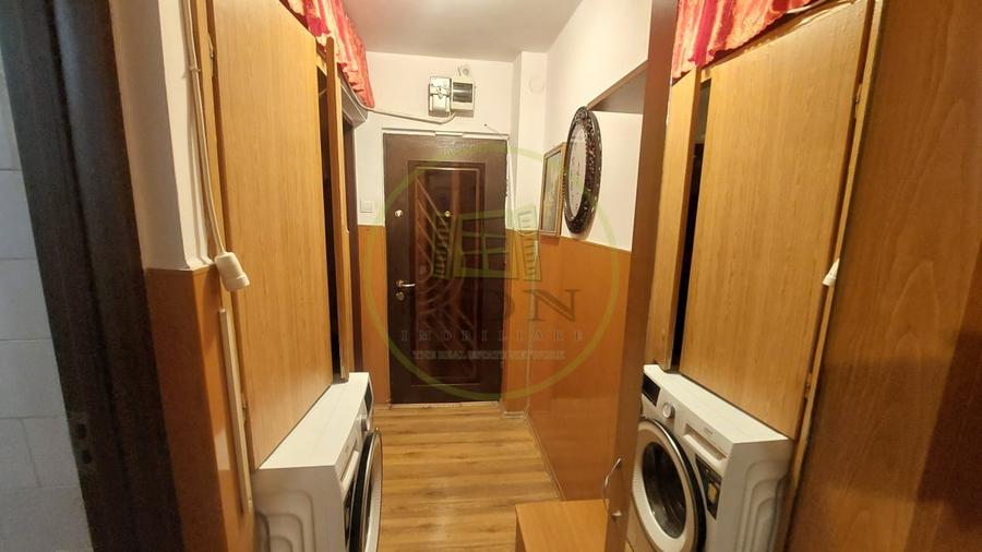 Apartament cu 3 camere semidecomandat, mobilat în Cornitoiu