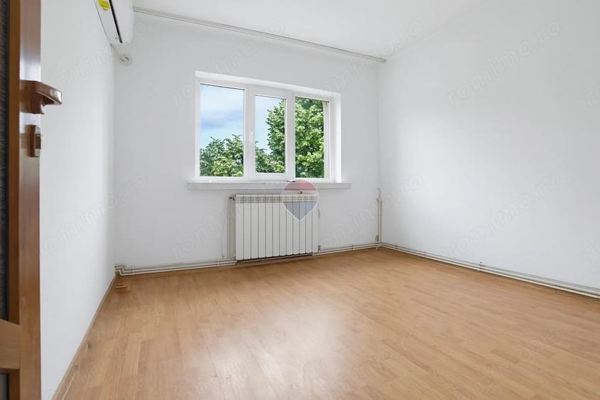Apartament cu 3 camere decomandat în Spital