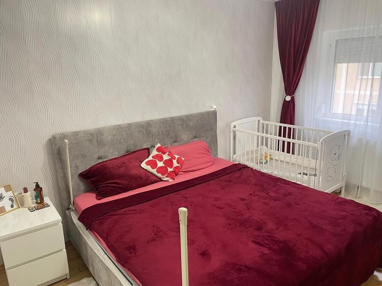 Apartament cu 3 camere semidecomandat în Micălaca