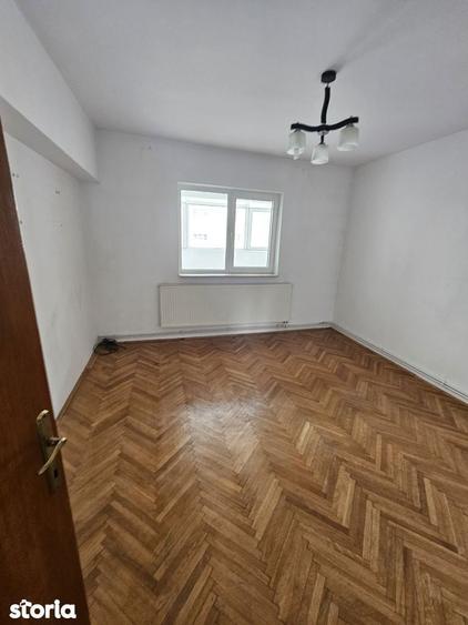 Apartament cu 3 camere decomandat în Craiovei