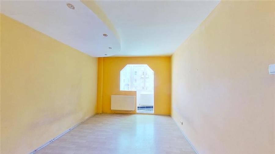 Apartament cu 3 camere decomandat în Exterior Est