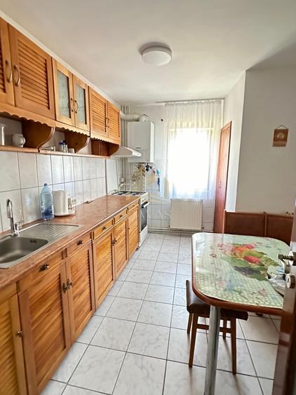 Apartament cu 4 camere decomandat, mobilat în Mărăști