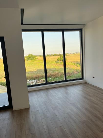 Duplex cu 4 camere cu Canalizare în 1 Decembrie
