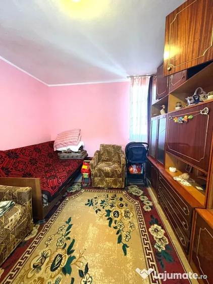 Apartament cu 3 camere semidecomandat în Central