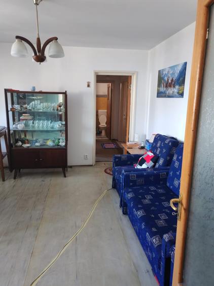 Apartament cu 3 camere semidecomandat în Bucur Obor