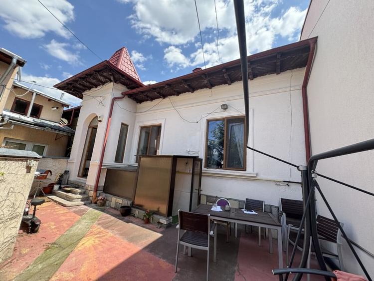 Casă individuală cu 5 camere cu Canalizare în Ultracentral