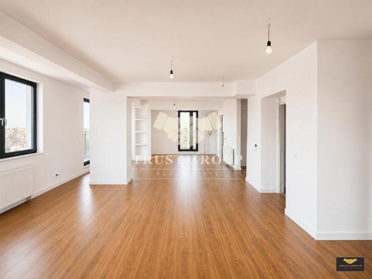 Penthouse cu 3 camere decomandat în Mihai Bravu
