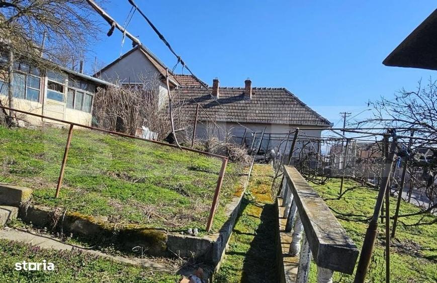 Casă cu 4 camere în Aronești