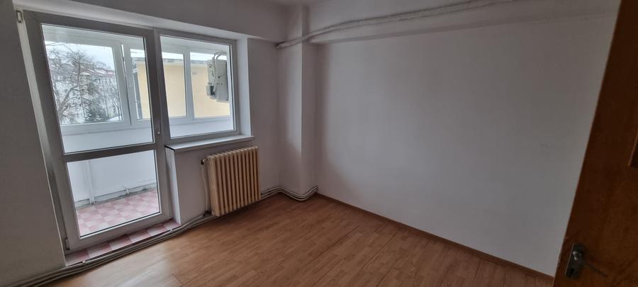 Apartament cu 4 camere în Ultracentral