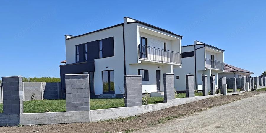 Casă cu 4 camere cu Teren 300 Mp în Central