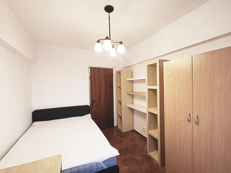 Apartament cu 3 camere decomandat în Lacul Tei