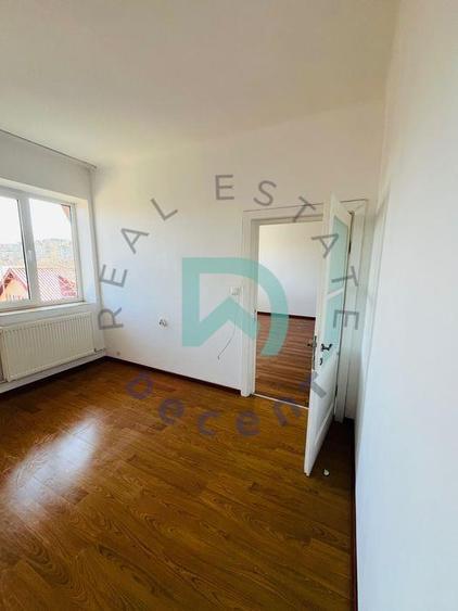 Apartament cu 2 camere semidecomandat în Hărmanului