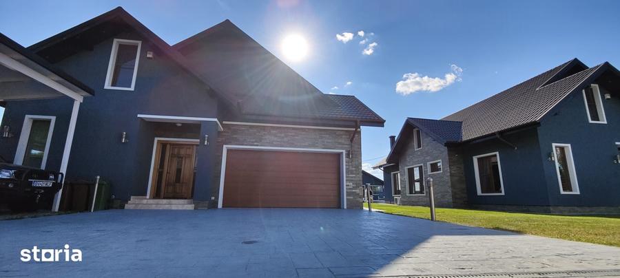 Casă cu 7 camere cu Teren 2500 Mp în Ciolpani