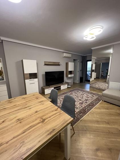 Apartament cu 3 camere semidecomandat în Central
