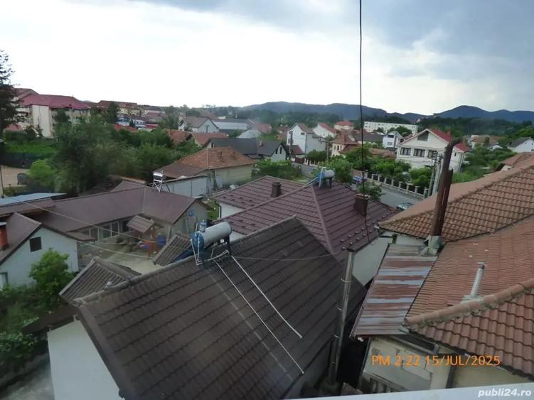 Apartament cu 4 camere decomandat în Horezu