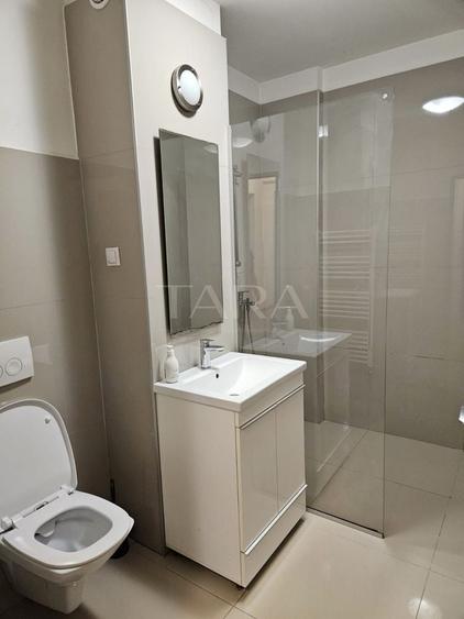 Apartament cu 2 camere semidecomandat, mobilat în Mărăști