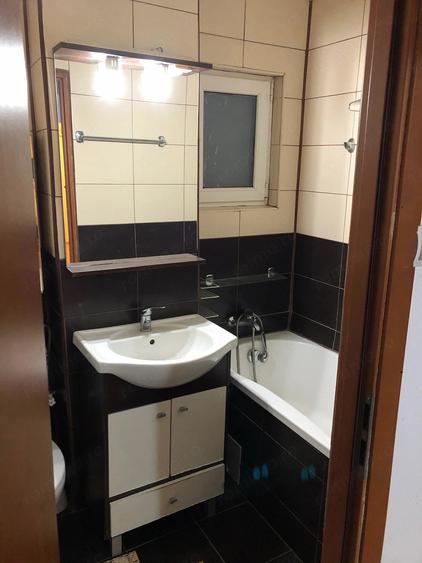 Apartament cu 4 camere semidecomandat în Ferentari